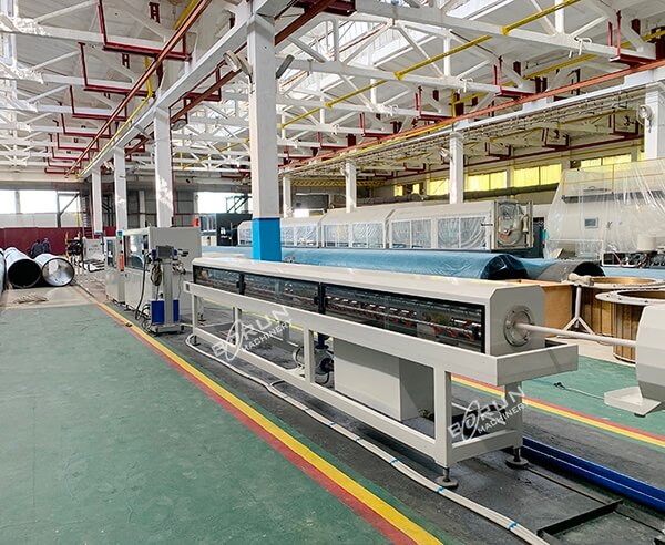 The Plastic pipe extrusion line and the extrusion process